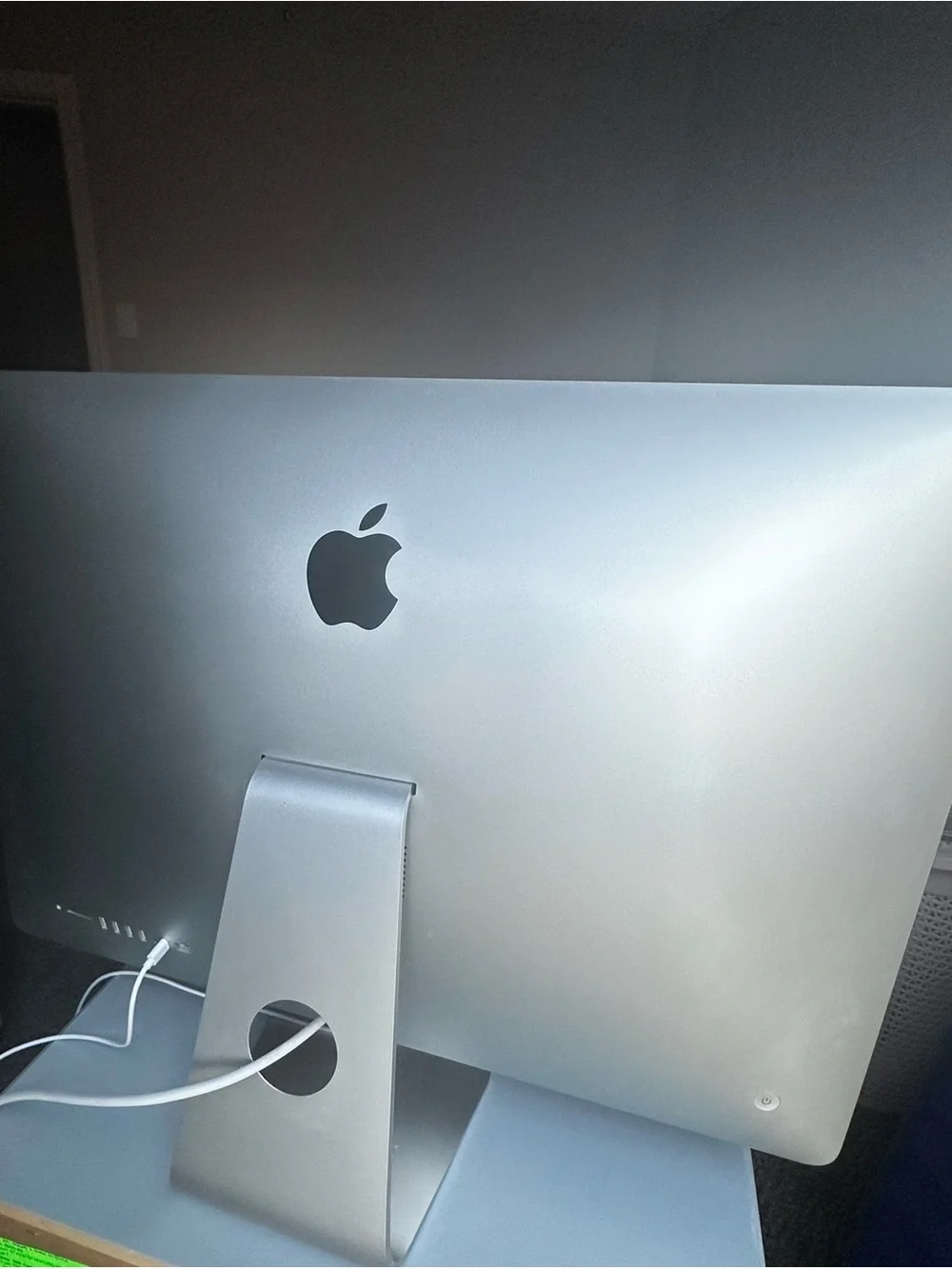 Apple imac featuring